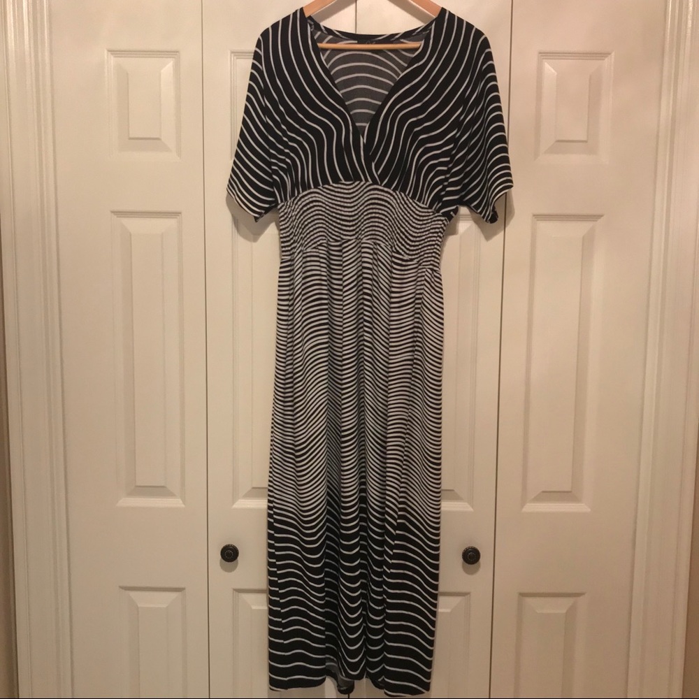 Black and white swirl stripe maxi dress